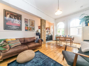 Pass the Keys Rustic and Quirky Flat in Charming Charlton Village